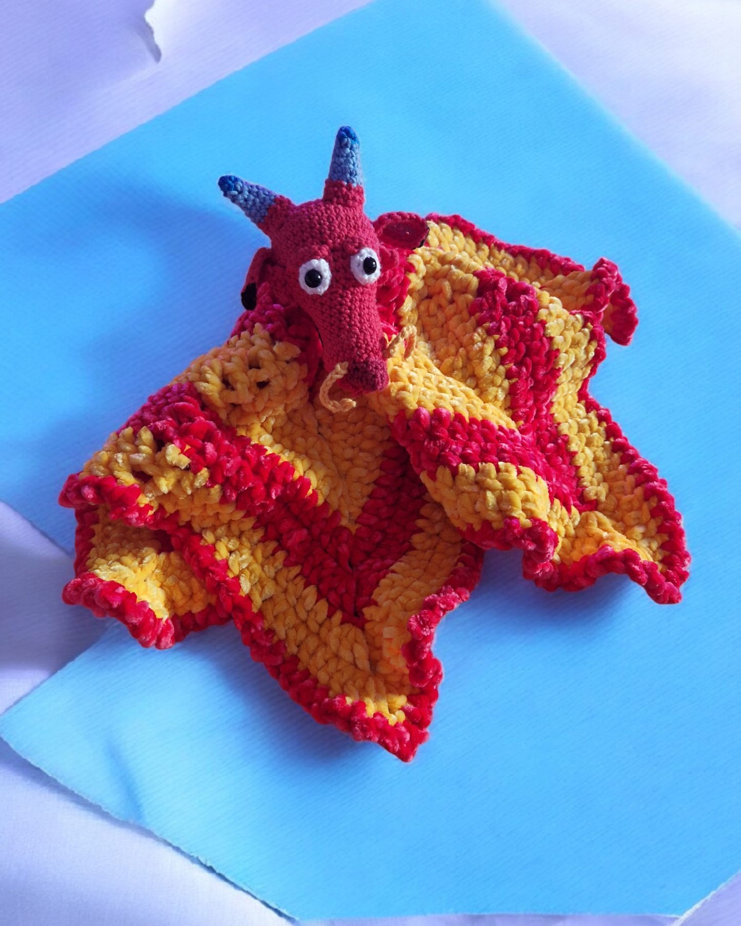 ✨ Doudou Étoile Dragon Mushu – Fait main au crochet ✨