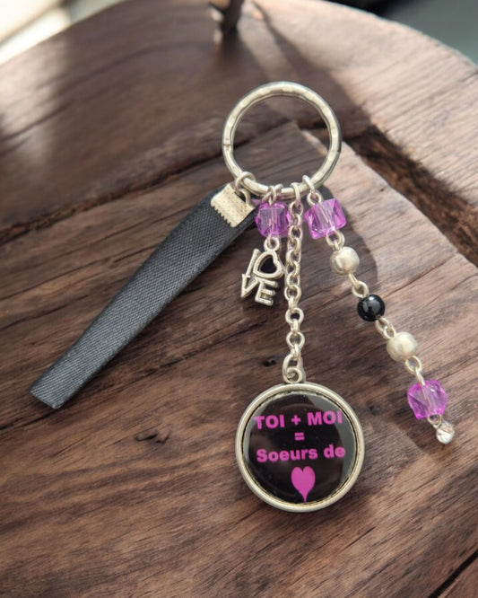 🔑 Porte-clés “Toi + Moi = Sœurs de cœur” – Cadeau complice & symbolique