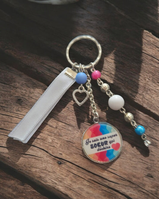 🔑 Porte-clés "Je suis une super sœur qui déchire" – Création colorée et pleine de pep’s